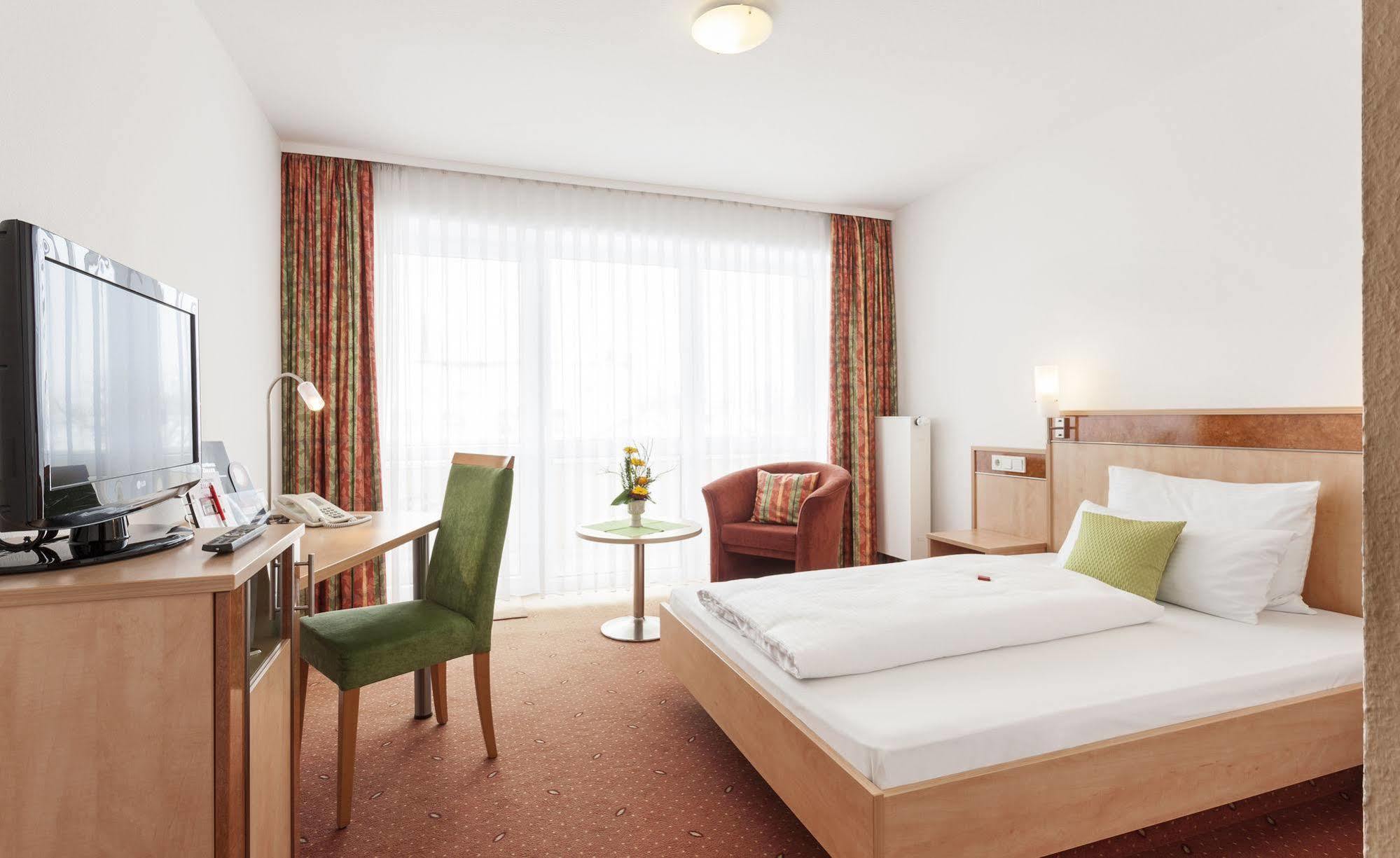 Zeller'S Quartier Hotell Königsbrunn Exteriör bild