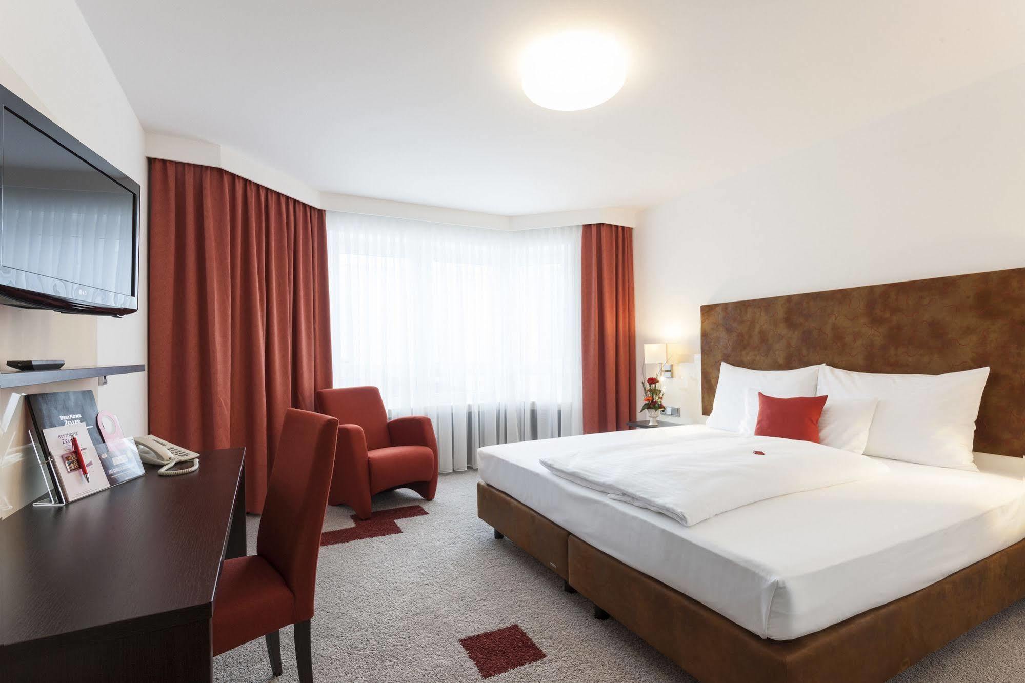 Zeller'S Quartier Hotell Königsbrunn Exteriör bild